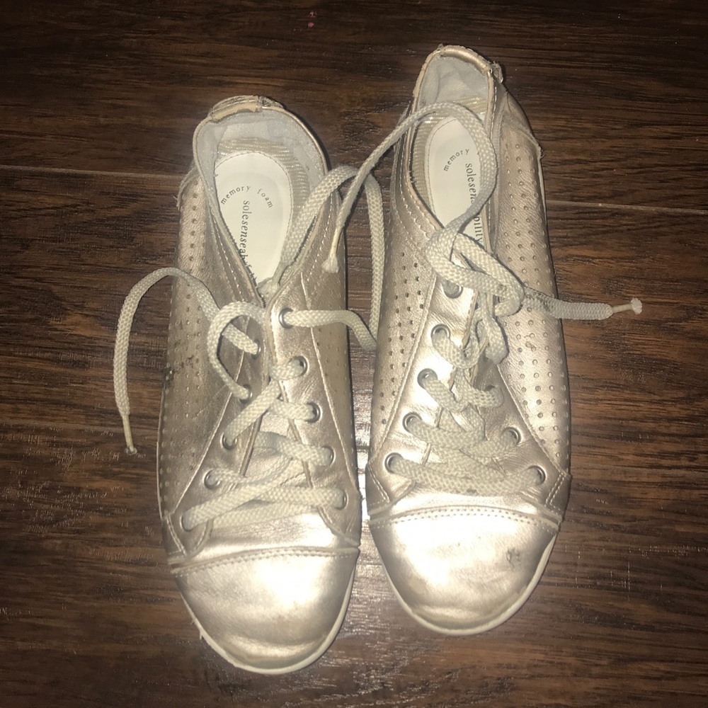 Solesenseability silver metallic shoes